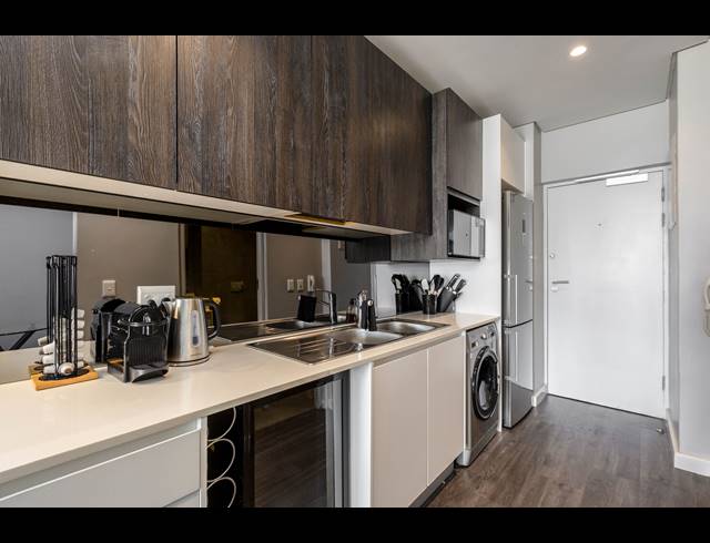 1 BEDROOM APARTMENT FOR SALE IN CAPE TOWN CITY CENTRE